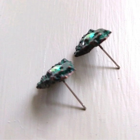 Crystal Stud Earrings Patina Green - Picture 15 of 17